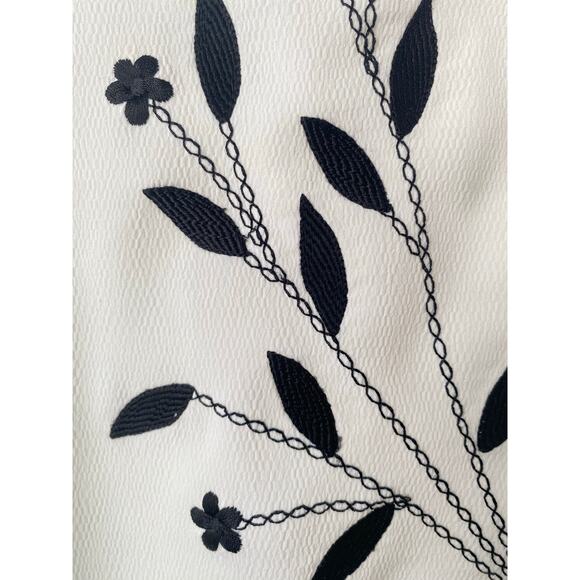 Allison Daley Blouse 16 White Black Embroidered Floral Top Minimalist Classic - Picture 4 of 9